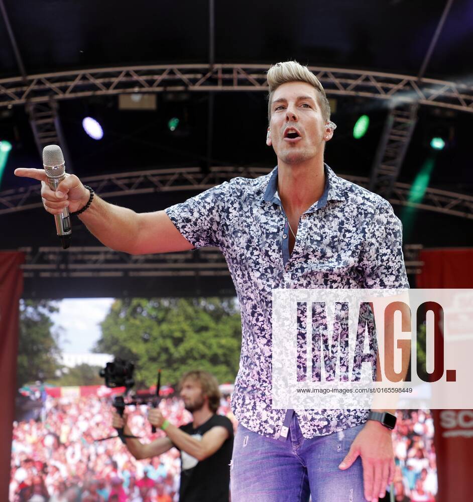Norman Langen bei der Schlager Radio Schlager Hammer Tour 2022 in Oranienburg.