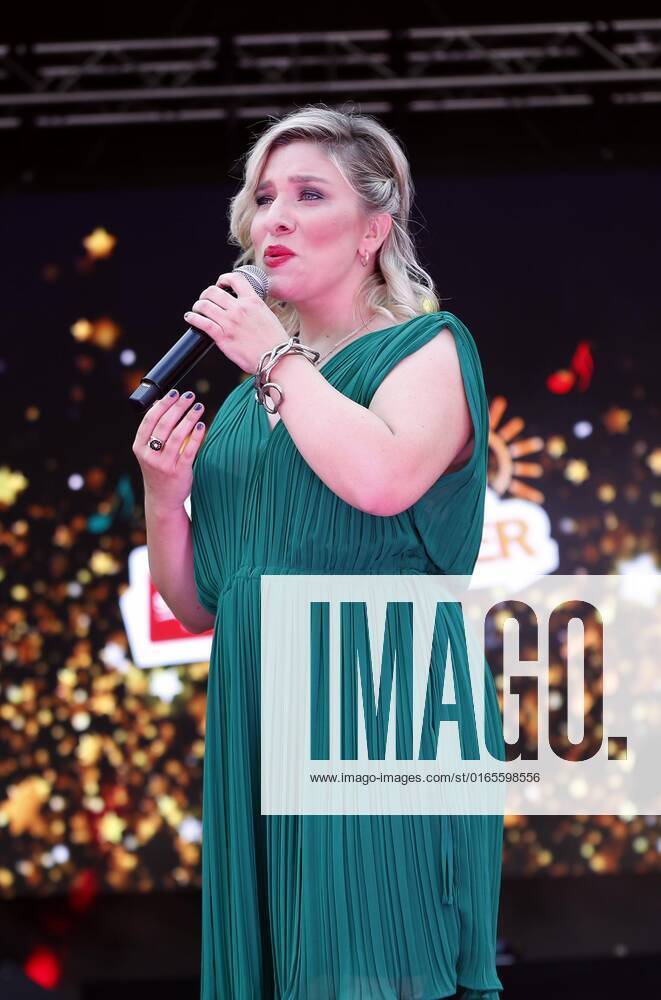 Laura Wilde bei der Schlager Radio Schlager Hammer Tour 2022 in Oranienburg.