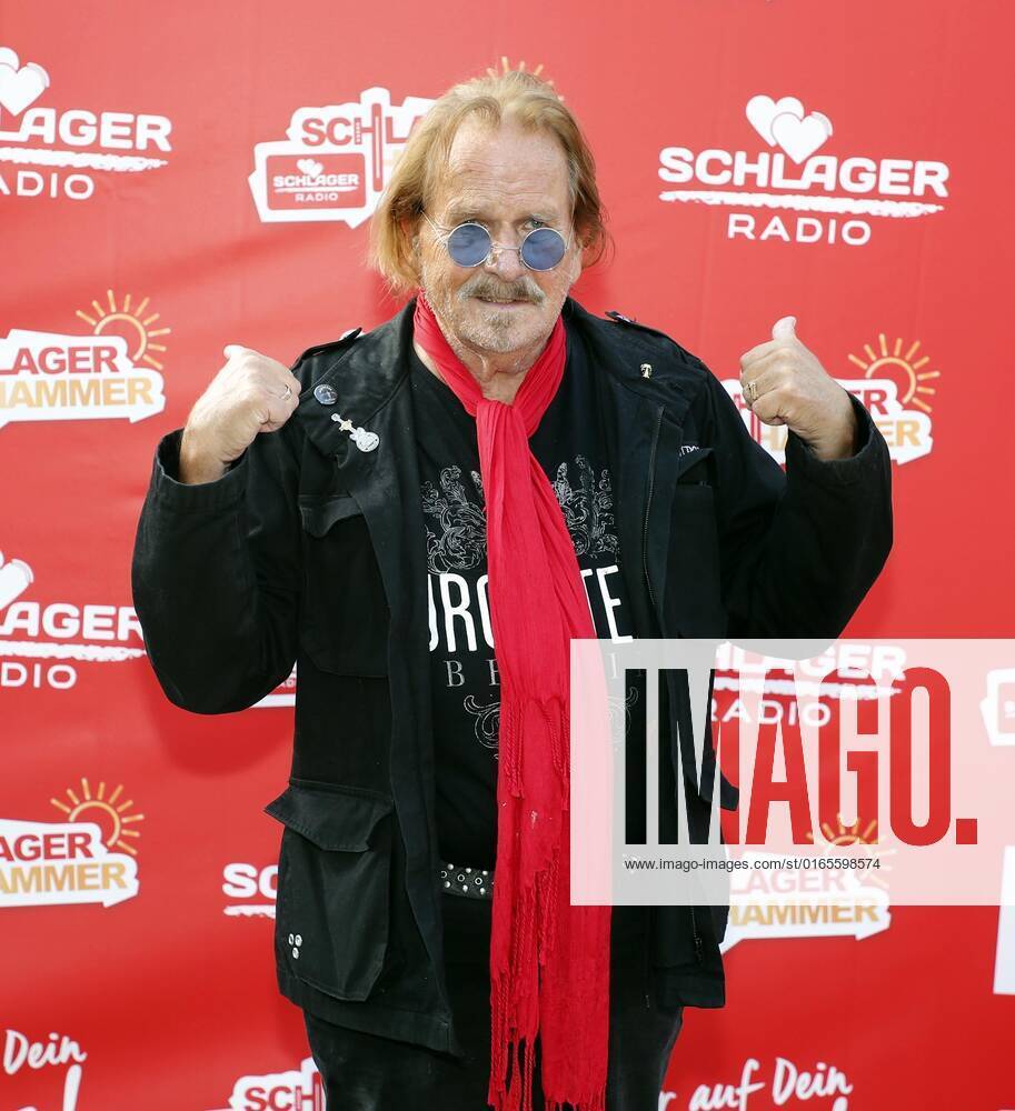 Frank Zander bei der Schlager Radio Schlager Hammer Tour 2022 in Oranienburg.