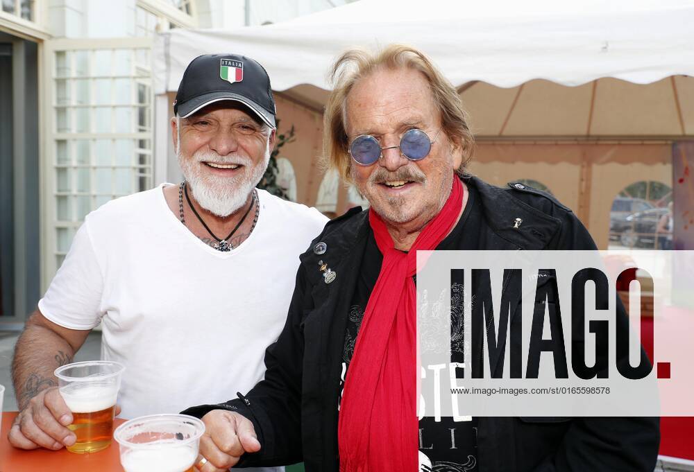 Nino de Angelo, Frank Zander bei der Schlager Radio Schlager Hammer Tour 2022 in Oranienburg.