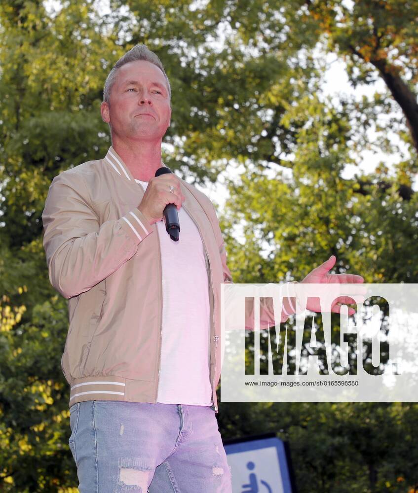 Mitch Keller bei der Schlager Radio Schlager Hammer Tour 2022 in Oranienburg.