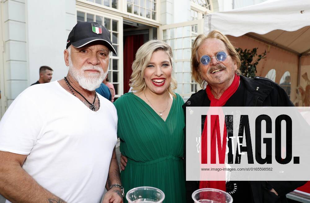 Nino de Angelo,Laura Wilde, Frank Zander bei der Schlager Radio Schlager Hammer Tour 2022 in Oranienburg.