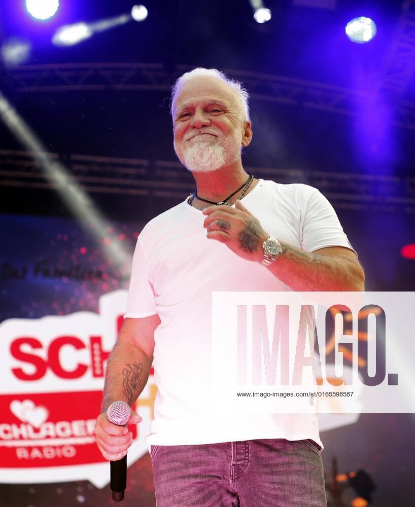 Nino de Angelo bei der Schlager Radio Schlager Hammer Tour 2022 in Oranienburg.