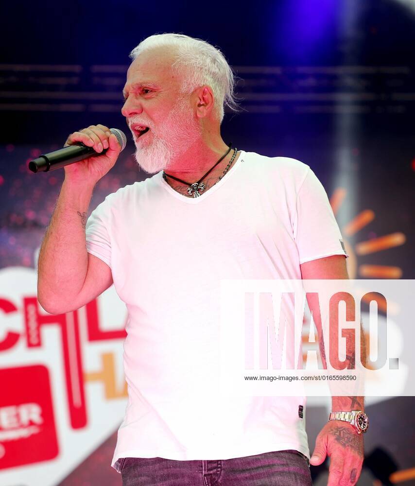 Nino de Angelo bei der Schlager Radio Schlager Hammer Tour 2022 in Oranienburg.