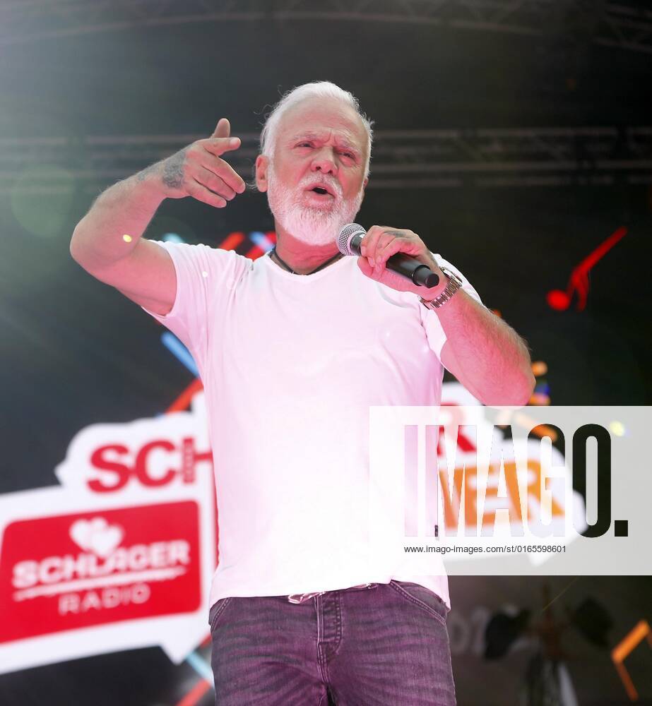 Nino de Angelo bei der Schlager Radio Schlager Hammer Tour 2022 in Oranienburg.