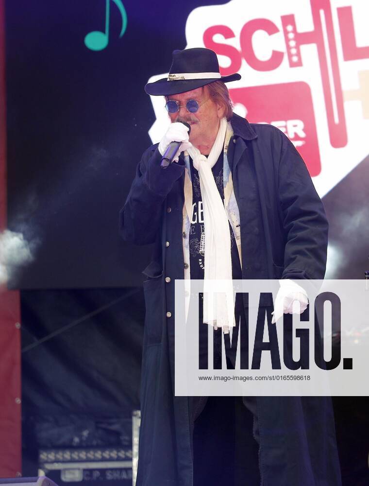 Frank Zander bei der Schlager Radio Schlager Hammer Tour 2022 in Oranienburg.