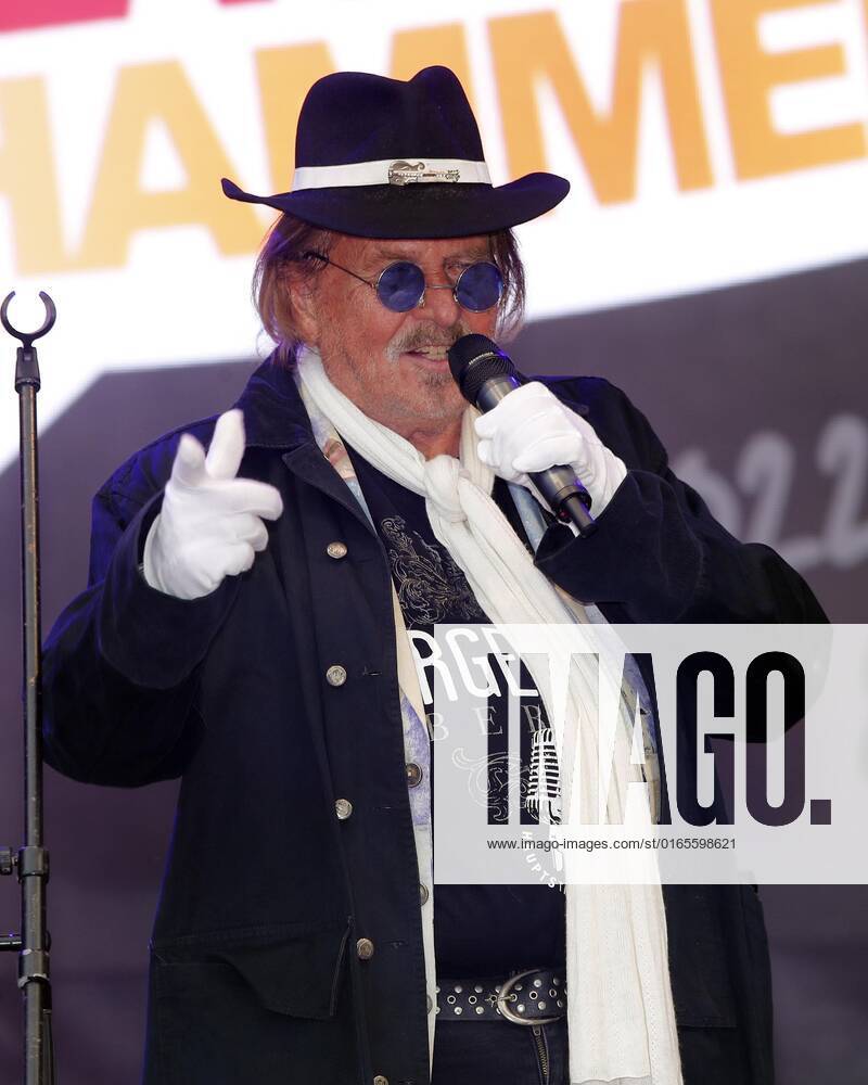 Frank Zander bei der Schlager Radio Schlager Hammer Tour 2022 in Oranienburg.