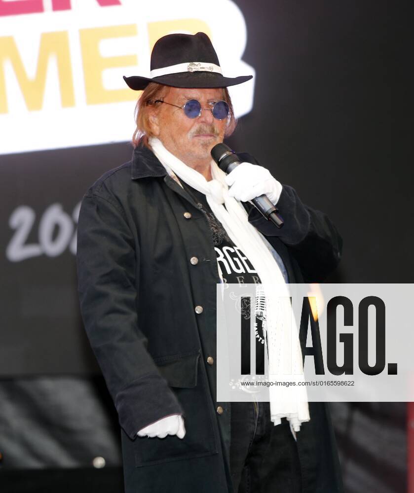Frank Zander bei der Schlager Radio Schlager Hammer Tour 2022 in Oranienburg.