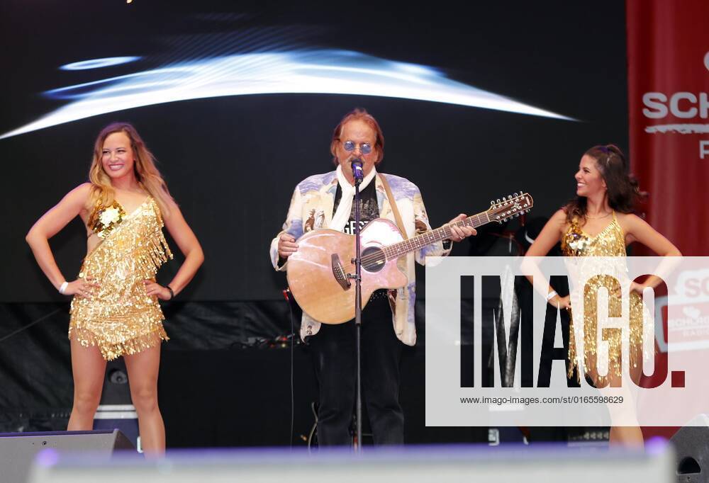 Frank Zander bei der Schlager Radio Schlager Hammer Tour 2022 in Oranienburg.