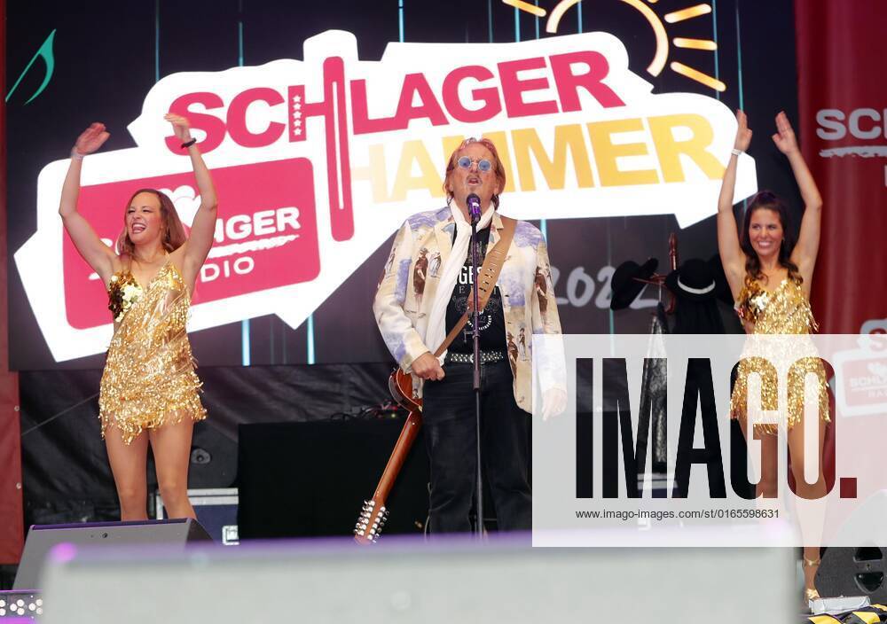 Frank Zander bei der Schlager Radio Schlager Hammer Tour 2022 in Oranienburg.