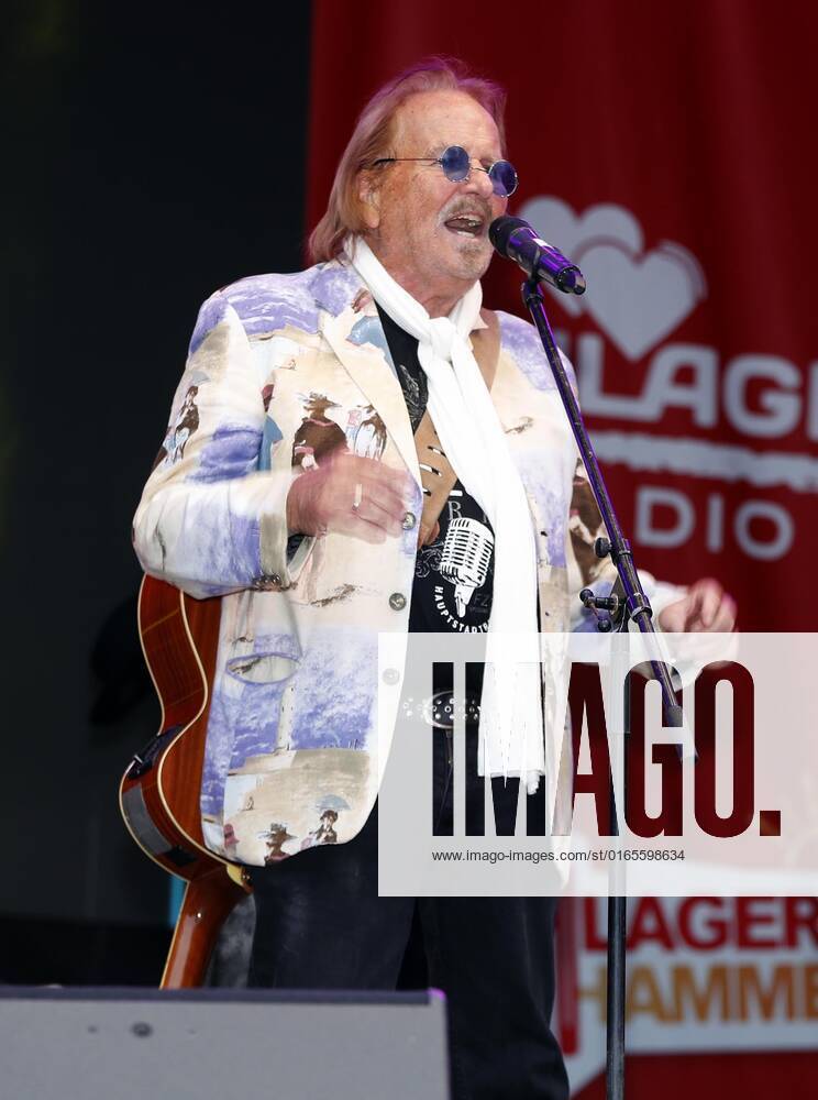 Bei der Schlager Radio Schlager Hammer Tour 2022 in Oranienburg.