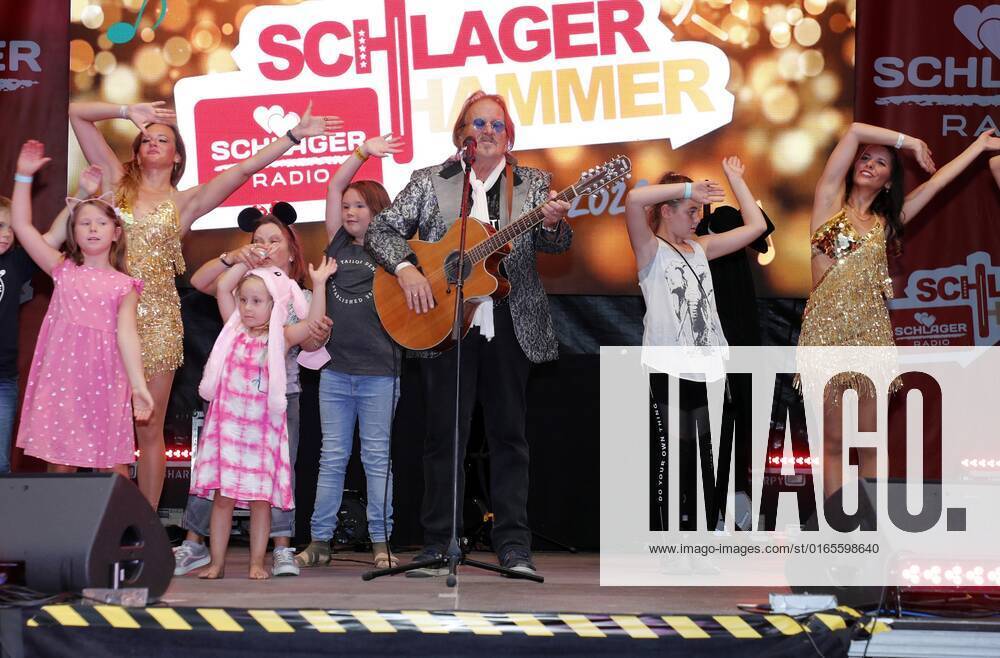 Frank Zander bei der Schlager Radio Schlager Hammer Tour 2022 in Oranienburg.