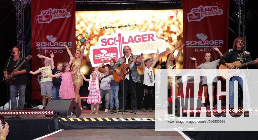 Frank Zander bei der Schlager Radio Schlager Hammer Tour 2022 in Oranienburg.