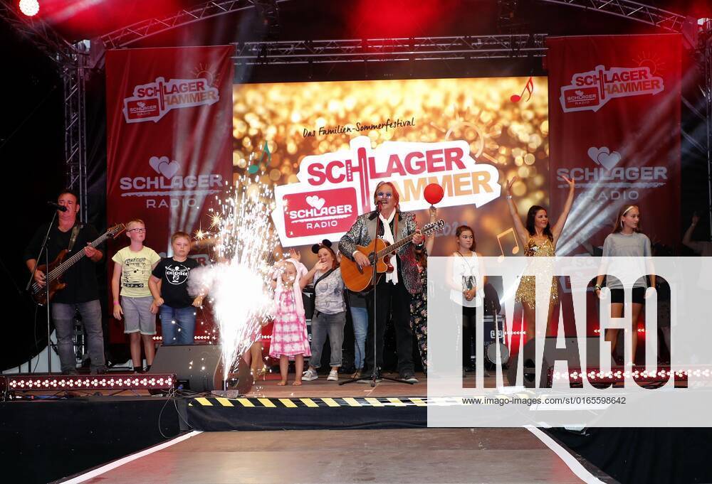 Frank Zander bei der Schlager Radio Schlager Hammer Tour 2022 in Oranienburg.