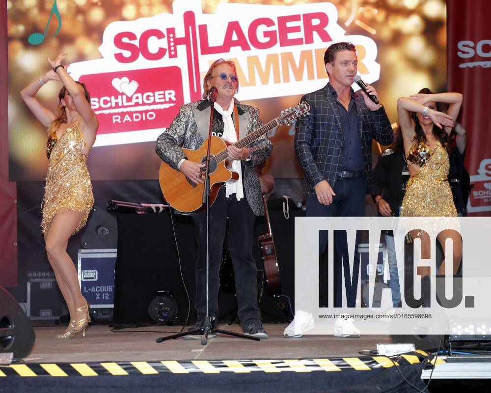 Bei der Schlager Radio Schlager Hammer Tour 2022 in Oranienburg.