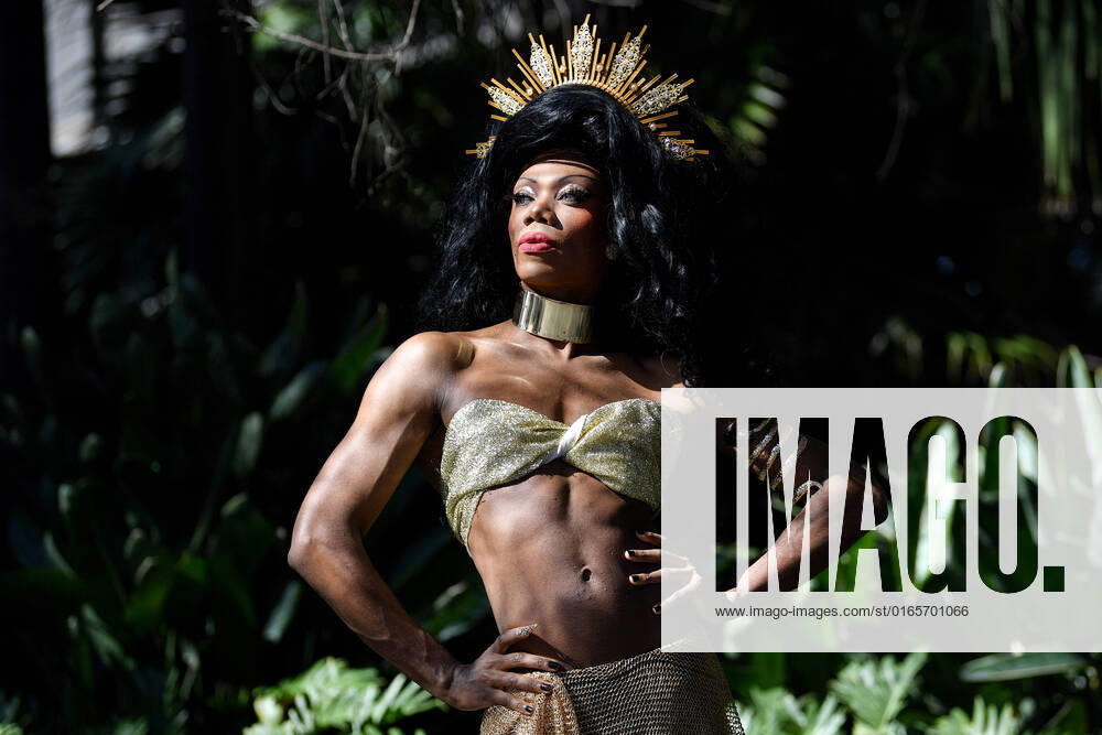 SYDNEY FRINGE FESTIVAL, **RE-TRANMISSION OF IMAGE ID: 20220816001690515580 TO CORRECT TITLE AND NAME** Poof Doof Drag Brunch?s Hollywould Star poses for a photograph at the media call for the Sydney Fringe Festival 2022 ?Runaway Gardens Festival? program at the Magic Mirrors Spiegeltent in Sydney, Tuesday, August 16, 2022. ( NO ARCHIVING, , NO USE IN BOOKS WITHOUT CONSENT SYDNEY NSW AUSTRALIA
