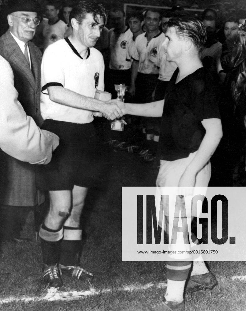 1954 World Cup Final WEST Germany V Hungary Hungarian Team Captain Ferenc Puskas Right congratulates German Captain Fritz Walter Who Happily holds The Cup After Germany had defeated Hungary 3 2 in The Final of The 1954 World Cup ON The left IS Former FIFA President Jules Rimet 4th July 1954 Kbdig quer UnitedArchives00499967