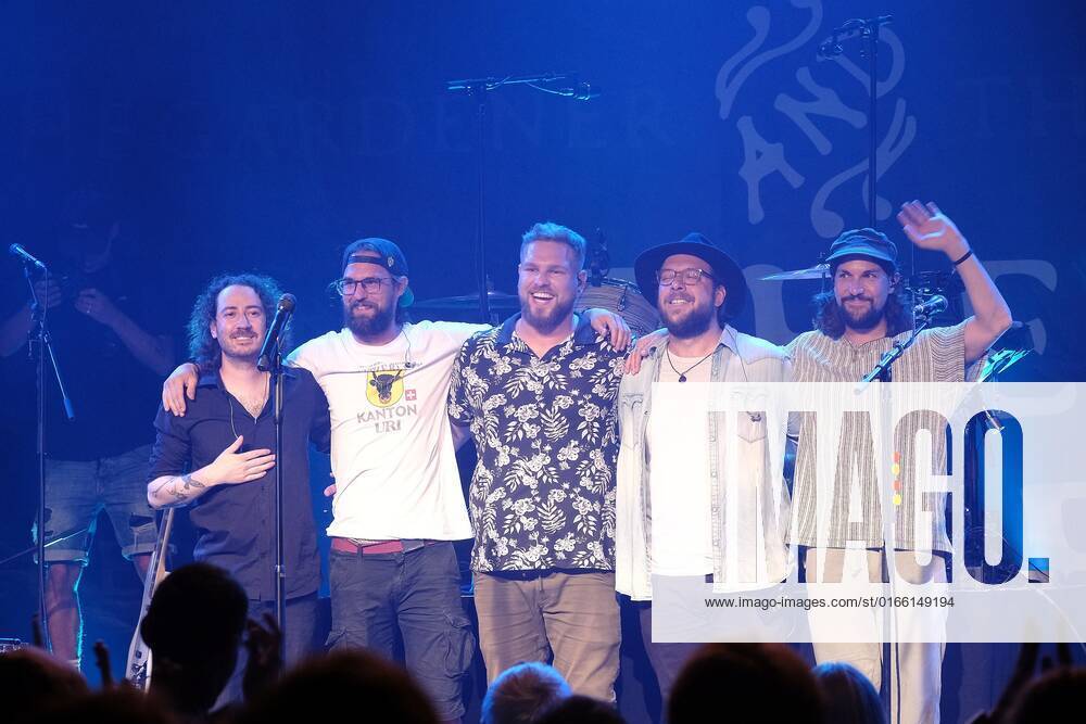 Kassel Kulturzelt Konzert The Gardener & the Tree Schweizer Indie-Folk-Band Mitglieder Manuel Felder (Gesang), Patrik Muggli (Gitarre), Patrick und Daniel Fet (Keyboard, Drums), Lars Fehr (Bass) und Leo Leitner (Gitarre)