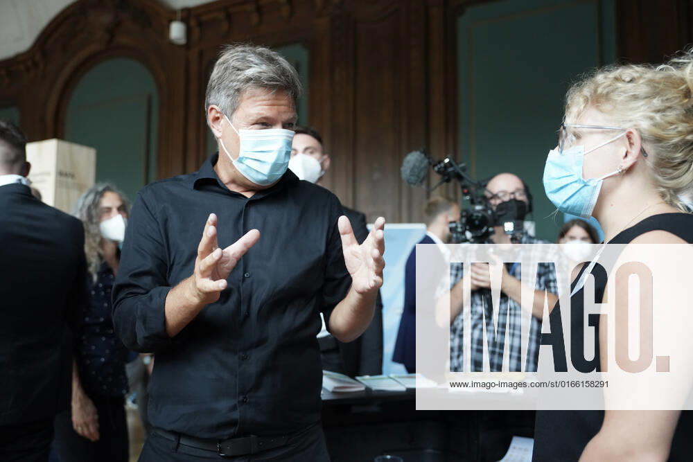 Stefan Wenzel, Parlamentarischer Staatssekretär 20.8.2022 Robert Habeck, Bundesminister für Wirtschaft und Klimaschutz, beim Tag der offenen Tür der Bundesregierung im Wirtschaftsministerium, beim unangekündigtem Rundgang Berlin Berlin GER