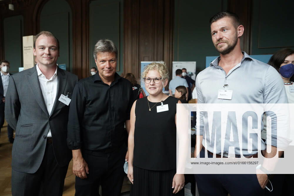 Stefan Wenzel, Parlamentarischer Staatssekretär 20.8.2022 Robert Habeck, Bundesminister für Wirtschaft und Klimaschutz, beim Tag der offenen Tür der Bundesregierung im Wirtschaftsministerium, beim unangekündigtem Rundgang Berlin Berlin GER