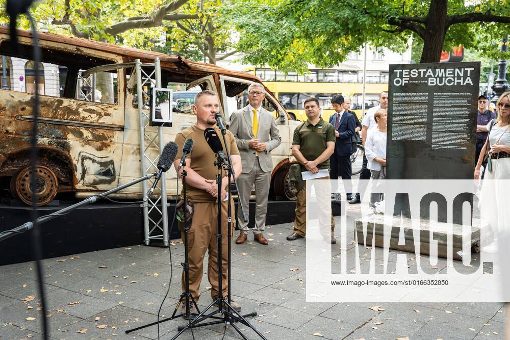 Berlin,Deutschland,Testament von Bucha (Butscha), Eröffnung der Ausstellung auf dem George-Grosz-Platz am Kurfürstendamm.Ukrainische und deutsche Partner und Behörden haben sich zusammengetan, um ein authentisches Stück der Tragödie von Bucha auf dem Kurfürstendamm auszustellen. Bei dem Exponat handelt es sich um ein verbranntes Auto, in dem vier Zivilistinnen bei einem russischen Angriff ums Leben kamen.Foto:S.E. Dr. Andrij Melnyk, LL.M. Botschafter der Ukraine in Deutschland.