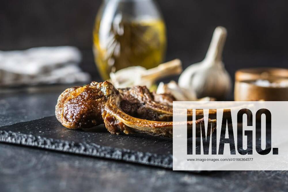 Grilled lamb chops on cutting board., Grilled lamb chops on cutting board., 01.12.2020,