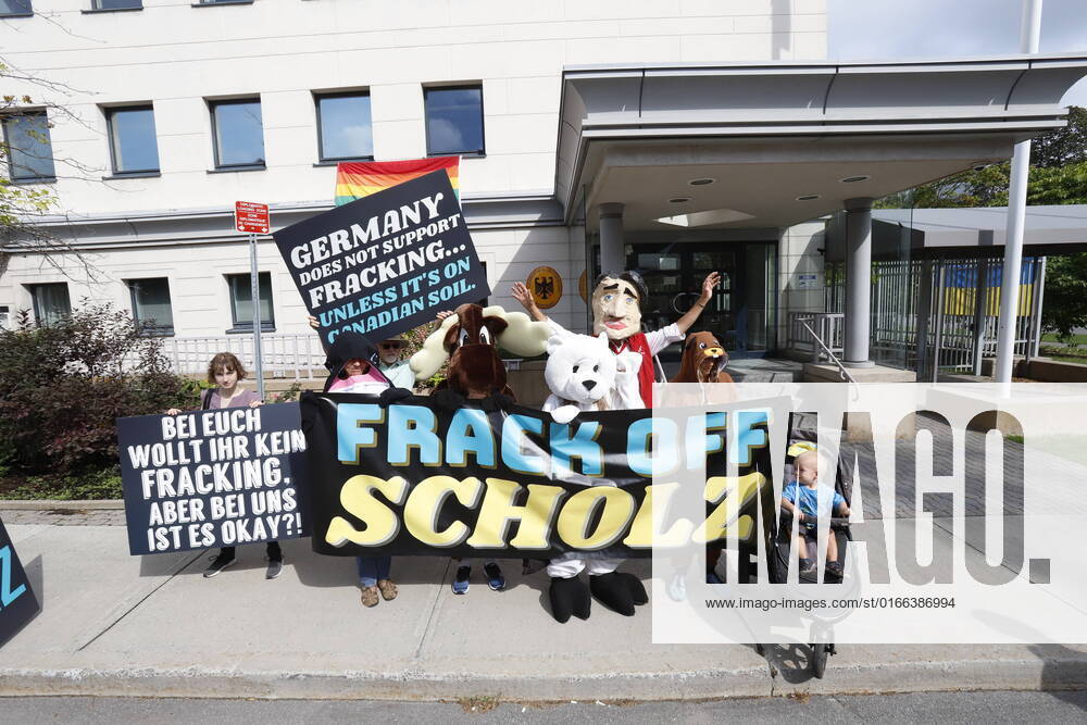 Concerned Canadians gathered outside the German Embassy in Ottawa on Monday, August 22, to urge German Chancellor Olaf Scholz to reject any proposals for LNG export terminals on CanadaöÄÃ s East Coast that would carry fracked gas. Protestors pointed out the hypocrisy of GermanyöÄÃ s apparent willingness to accept fracked gas from Canada, despite the European nation s ban on domestic fracked gas. The Canadian Press Images PHOTO Ottawa Canada - ZUMAc35_ 20220822_zaf_c35_020
