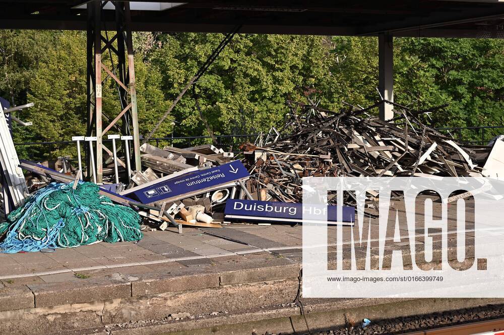 Duisburg Hauptbahnhof am 22.08.2022 in Duisburg Die Arbeiten zur Erneuerung der Gleishalle haben begonnen. Am Duisburger Hauptbahnhof wird die Gleishalle einschließlich des Daches umgebaut. Des Weiteren sieht das Bauprojekt eine Grunderneuerung der Bahnsteige und Ausstattungsgegenstände vor. Nordrhein-Westfalen Deutschland