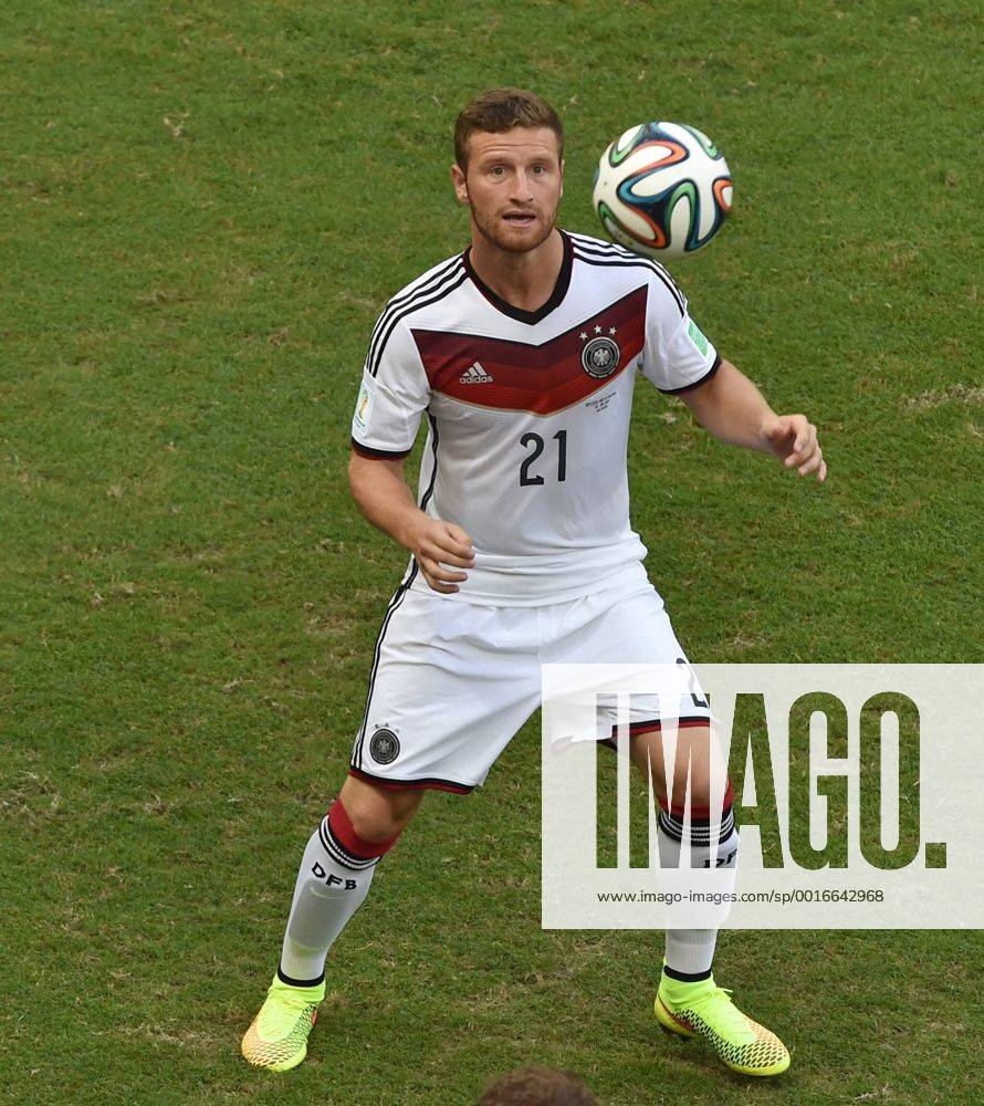 FUSSBALL WM 2014 VORRUNDE Gruppe G Deutschland - Portugal 16.06.2014 Shkodran Mustafi (Deutschland) am Ball