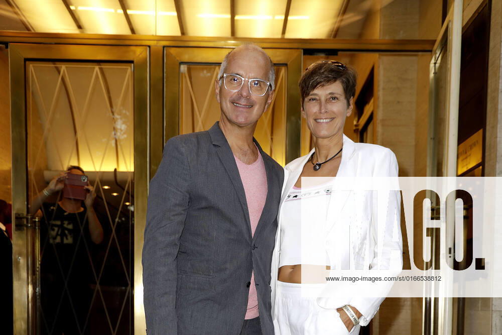 Christoph Maria Herbst und seine Ehefrau Gisi Herbst bei der Verleihung vom Ernst-Lubitsch-Preis am 23.08.2022 in Berlin Ernst-Lubitsch-Preis Verleihung 2022 in Berlin