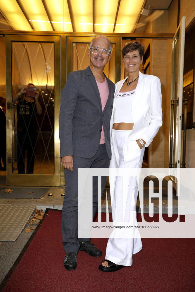 Christoph Maria Herbst und seine Ehefrau Gisi Herbst bei der Verleihung vom Ernst-Lubitsch-Preis am 23.08.2022 in Berlin Ernst-Lubitsch-Preis Verleihung 2022 in Berlin