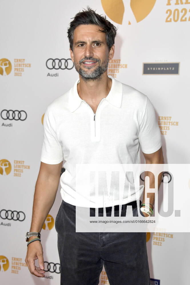 Tom Beck bei der 64. Verleihung vom Ernst-Lubitsch-Preis 2022 in der Astor Film Lounge. Berlin
