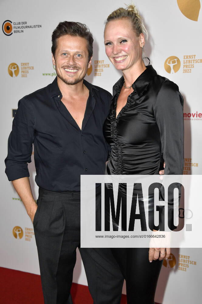 Roman Knizka und Nele Hermann bei der 64. Verleihung vom Ernst-Lubitsch-Preis 2022 in der Astor Film Lounge. Berlin