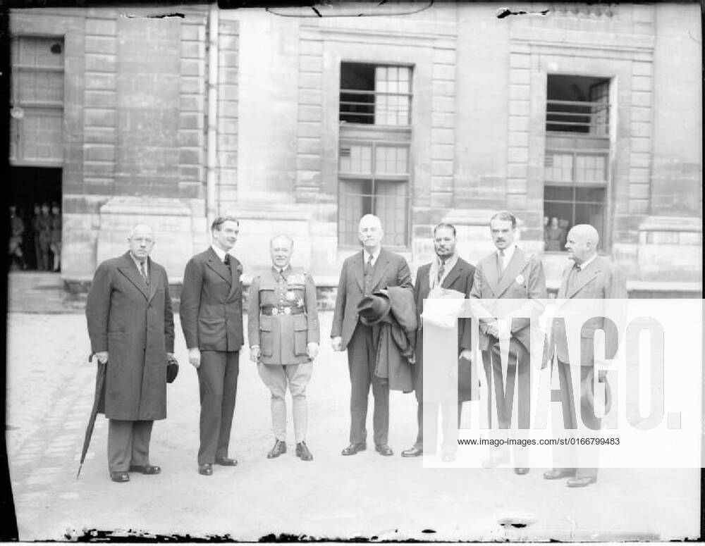 Commonwealth Representatives Visiting France, November 1939 Outside General Gamelin s headquarters near Paris, left to right: Peter Fraser, Deputy Prime Minister of New Zealand; Anthony Eden, British Dominions Secretary; General Gamelin, Commander-in-Chief of the Allied Forces in France; T A Crerar, Canadian Minister for Mining; Sir Muhammed Zafrulla Khan, Indian representative; Richard Casey, Australian Minister of Supply; and Denys Reitz, South African Minister for Native Affairs.