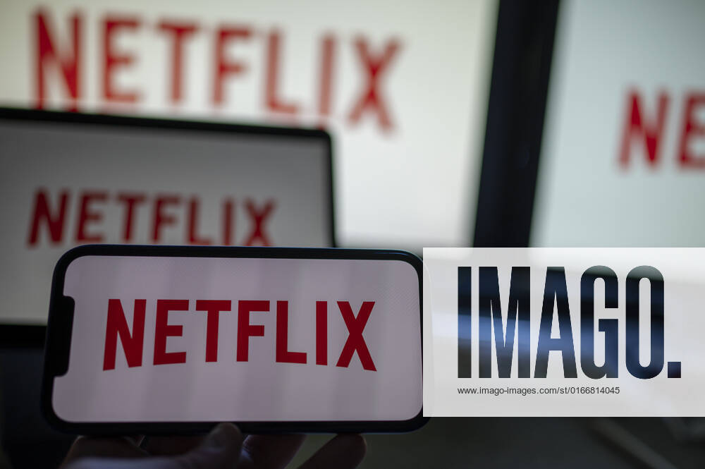Netflix 25 Jahre Netflix, Das Netflix Logo auf einem Smartphone, Tablet, oder Fernseher, Remscheid Nordrhein-Westfalen Deutschland