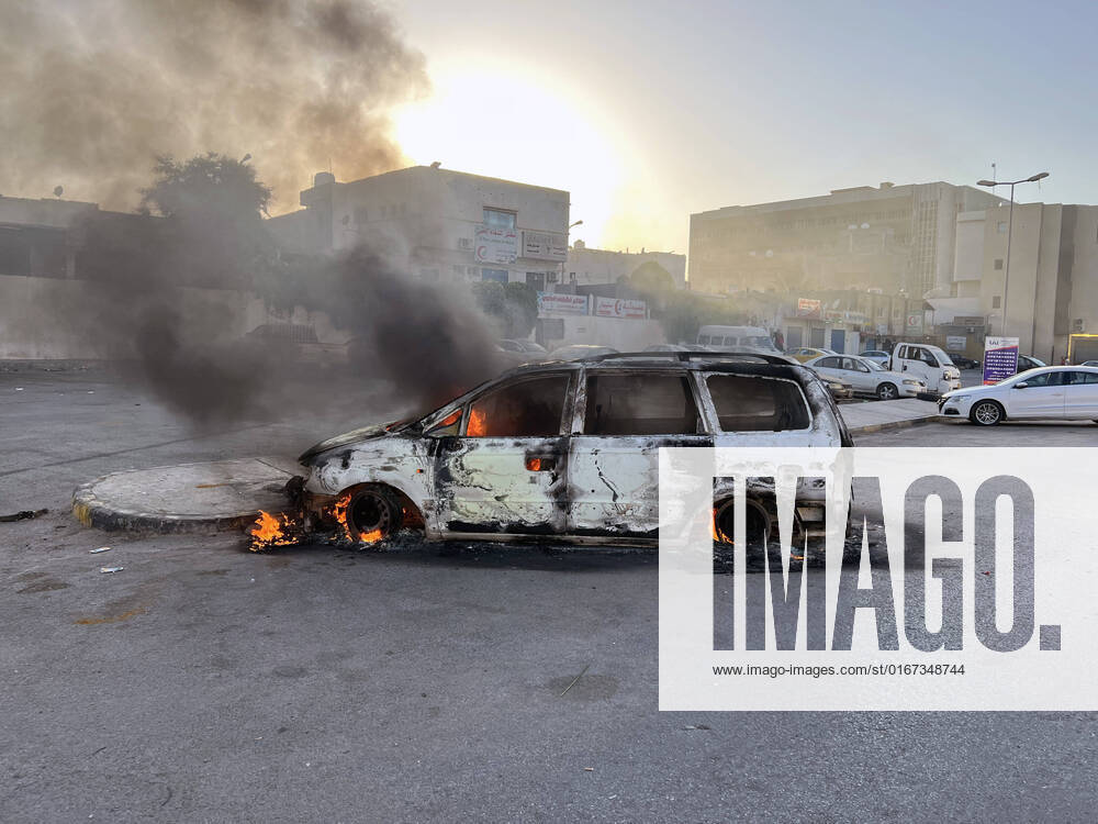 (220827) -- TRIPOLI, Aug. 27, 2022 -- A vehicle is on fire after clashes in central Tripoli, Libya, on Aug. 27, 2022. Twelve people were killed and 87 others injured in the ongoing clashes in Tripoli, the country s Health Ministry said on Saturday. (Photo by Xinhua) LIBYA-TRIPOLI-CLASHES HamzaxTurkia