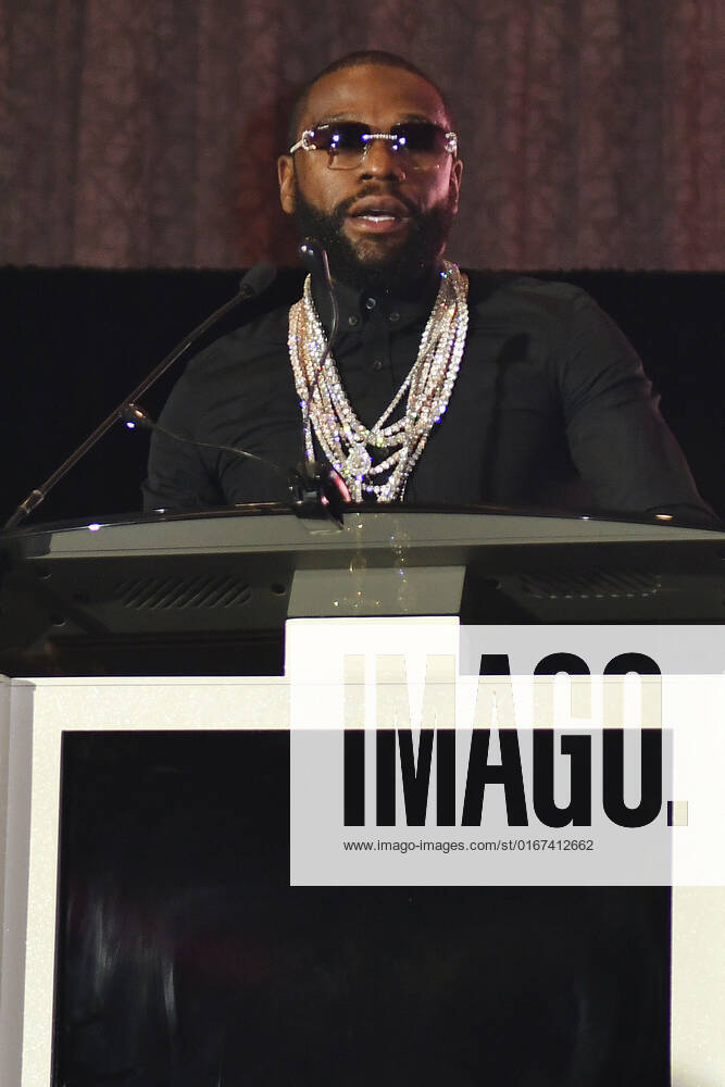 LAS VEGAS, NV - AUGUST 27: Floyd Mayweather speaking at the Induction Ceremony & Dinner for the 2022 Nevada Boxing Hall Of Fame at Resorts World Las Vegas in Las Vegas,Nevada, on August 27, 2022.