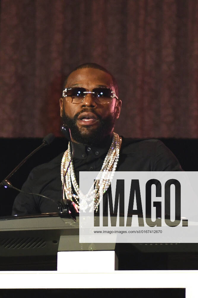 LAS VEGAS, NV - AUGUST 27: Floyd Mayweather speaking at the Induction Ceremony & Dinner for the 2022 Nevada Boxing Hall Of Fame at Resorts World Las Vegas in Las Vegas,Nevada, on August 27, 2022.