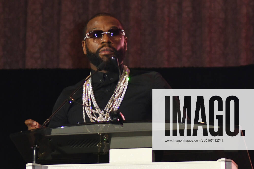 LAS VEGAS, NV - AUGUST 27: Floyd Mayweather speaking at the Induction Ceremony & Dinner for the 2022 Nevada Boxing Hall Of Fame at Resorts World Las Vegas in Las Vegas,Nevada, on August 27, 2022.