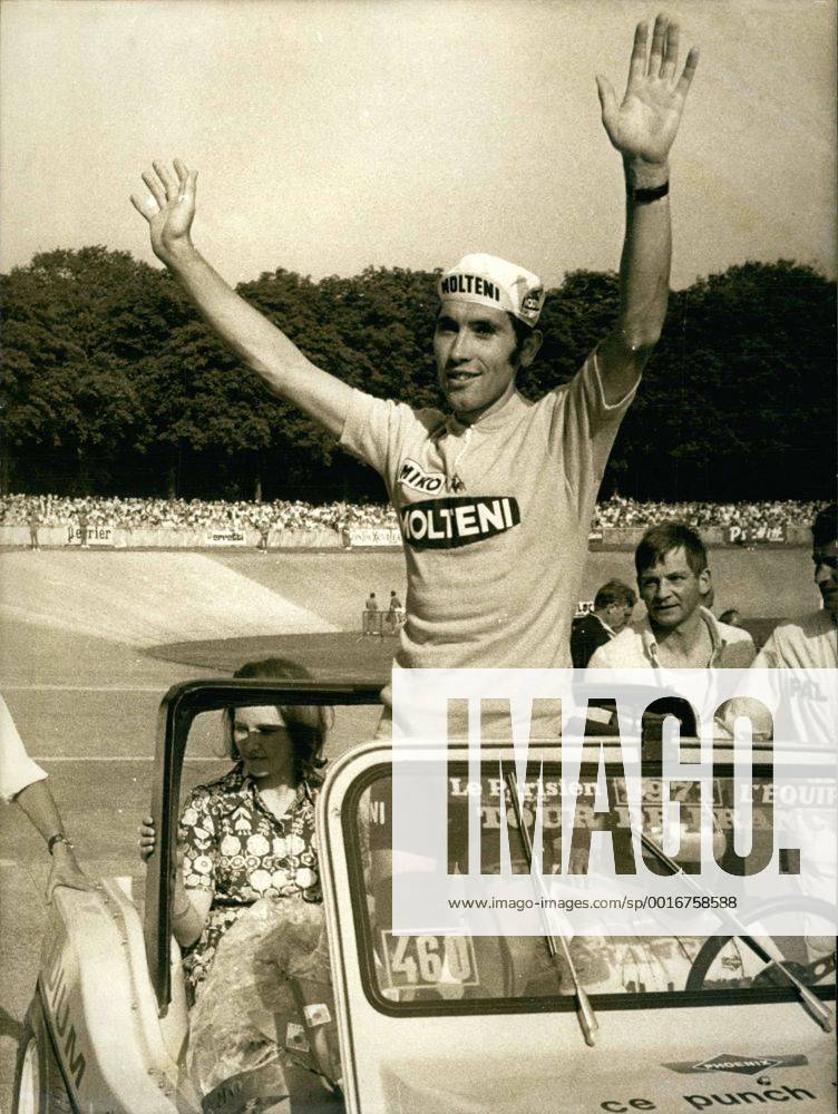 Jul. 19, 1971 - After winning the Tour de France a third time, Eddy Merckx, waves to the crowd who came to cheer him on at the Velodrame de Vincennes. His wife is by his side. - ZUMAk09