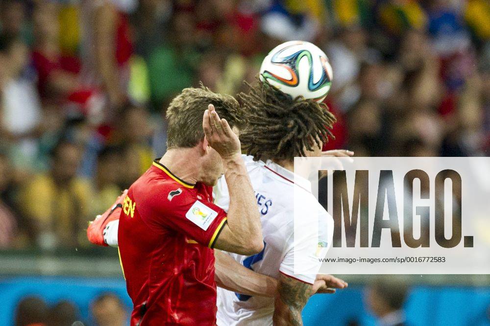 Kopfballduell, Zweikampf mit Jan VERTONGHEN (BEL), links, und Jermaine JONES (USA), Aktion, Belgien BEL - Vereinigte Staaten von Amerika USA 2:1 n.V., Achtelfinale, am 01.07.2014 in Salvador, Fussball Weltmeistschaft 2014 in Brasilien vom 12.06.