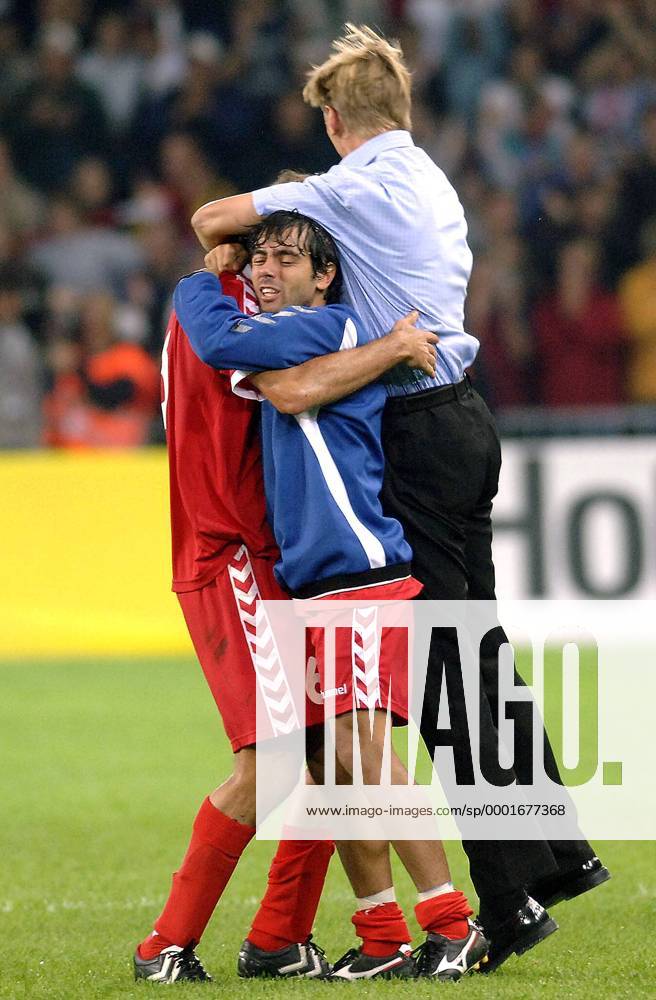 Schlußjubel Thun nach der geschafften CL Qualifikation - V.re. Trainer Urs Schönenberger, Adriano Pimenta und Tiago Bernardi Fußball EC 1 Herren Champions League Qualifikation 2005 2006, FC Thun, Super, Nationalliga A, NLA, 1. Schweizer Liga, Gruppe Bern Freude,