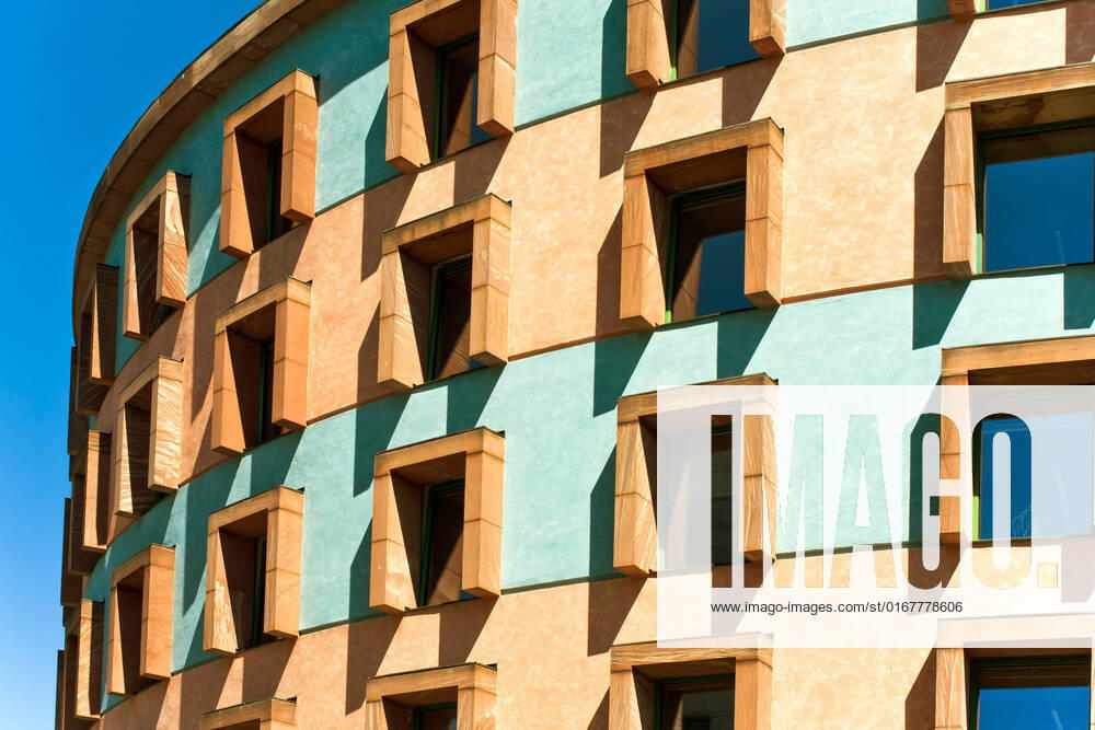 IMAGO Creative: Architektur in Berlin haus,fenster,rundhaus,gebäude,häuser