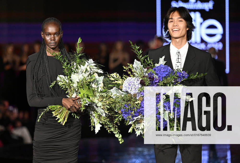 Schwarzkopf Elite Model Look 2022 Wettbewerb in Prag From left MAJDA JOHN PETER from South Sudan and SERGI SHAN from Spain are winners of the world final Schwarzkopf Elite Model Look 2022 competition in Prague, Czech Republic, August 30, 2022. (CTKxPhoto MichaelaxRihova) CTKPhotoP2022083009653 mir 6
