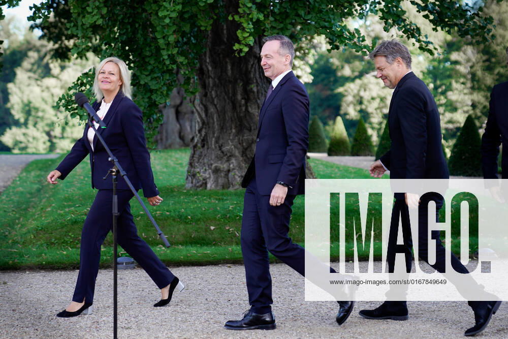 Kabinettklausur auf Schloss Meseberg Aktuell, 31.08.2022 Schloss Meseberg, Bundesinnenministerin Nancy Faeser (SPD) gemeinsam mit Bundesverkehrsminister Volker Wissing (FDP) und Wirtschafts- und Klimaminister Robert Habeck (Gruene) bei ihrem gemeinsamen Statement zu Beginn des zweiten Klausurtages des Bundeskabinett auf Schloss Meseberg Meseberg Brandenburg Deutschland