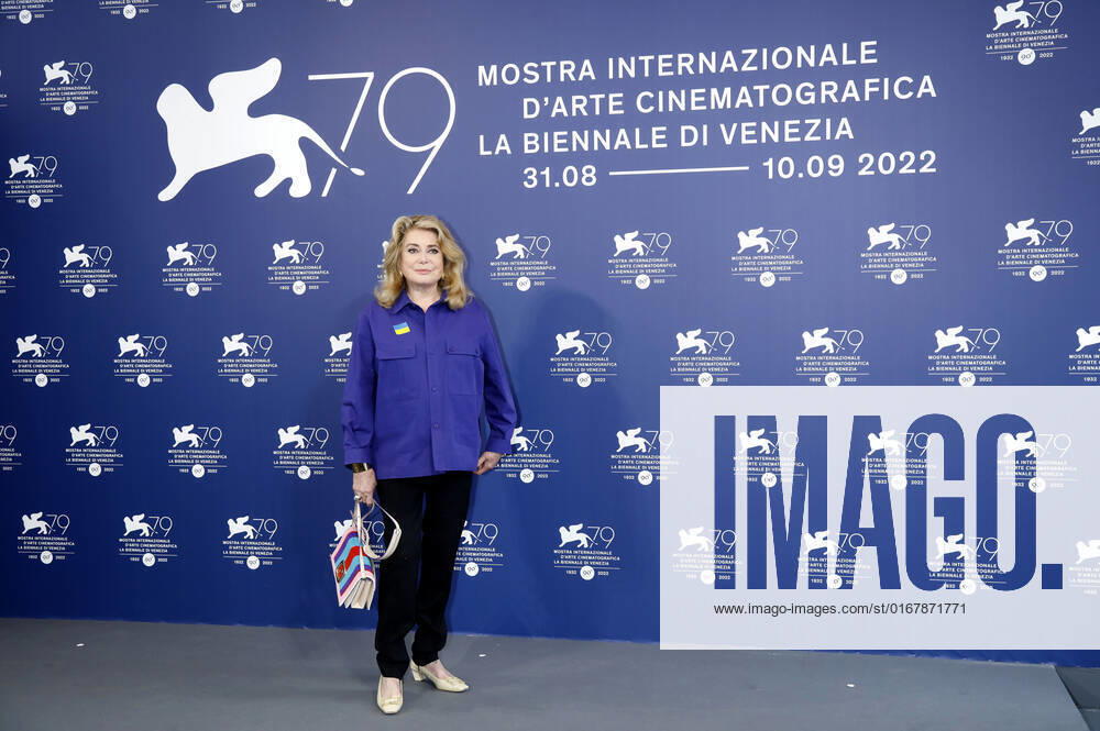 Filmfestspiele in Venedig, Catherine Deneuve Photocall - Verleihung Goldener Löwe Lebenswerk Catherine Deneuve beim Photocall anlässlich der Verleihung des Goldenen Löwen für das Lebenswerk auf der Biennale di Venezia 2022 79. Internationale Filmfestspiele von Venedig im Palazzo del Casino. Venedig