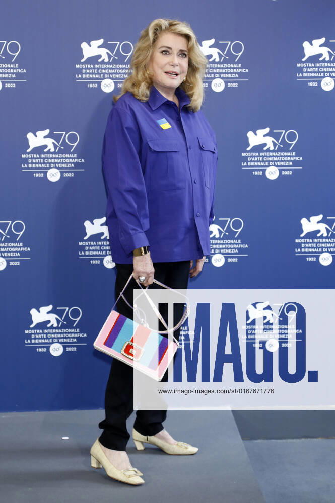 Filmfestspiele in Venedig, Catherine Deneuve Photocall - Verleihung Goldener Löwe Lebenswerk Catherine Deneuve beim Photocall anlässlich der Verleihung des Goldenen Löwen für das Lebenswerk auf der Biennale di Venezia 2022 79. Internationale Filmfestspiele von Venedig im Palazzo del Casino. Venedig