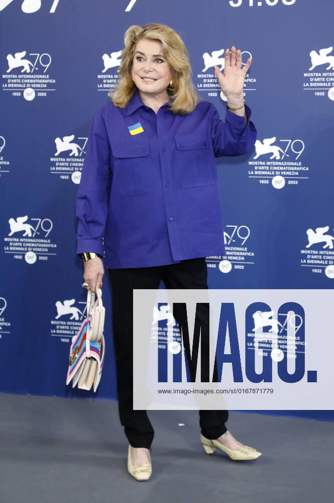 Filmfestspiele in Venedig, Catherine Deneuve Photocall - Verleihung Goldener Löwe Lebenswerk Catherine Deneuve beim Photocall anlässlich der Verleihung des Goldenen Löwen für das Lebenswerk auf der Biennale di Venezia 2022 79. Internationale Filmfestspiele von Venedig im Palazzo del Casino. Venedig