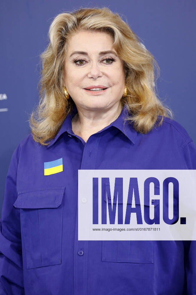 Catherine Deneuve beim Photocall anlässlich der Verleihung des Goldenen Löwen für das Lebenswerk auf der Biennale di Venezia 2022 79. Internationale Filmfestspiele von Venedig im Palazzo del Casino. Venedig