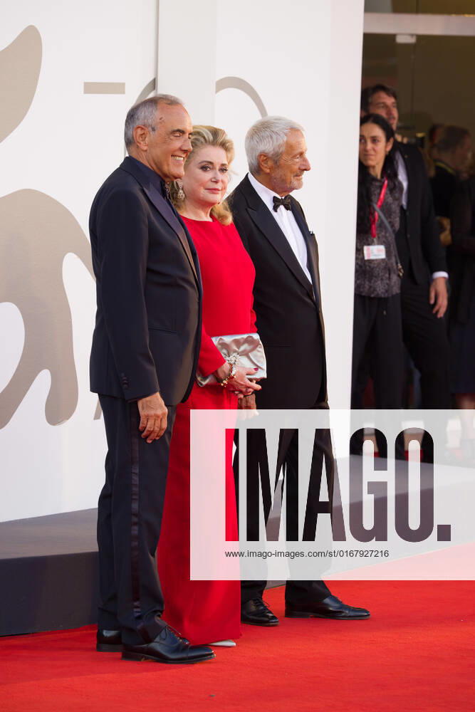 Alberto Barbera, Catherine Deneuve, and Roberto Cicutto attend the White Noise and opening ceremony red carpet at the 79th Venice International Film Festival on August 31, 2022 in Venice, Italy. Â Photo: Cinzia Camela.